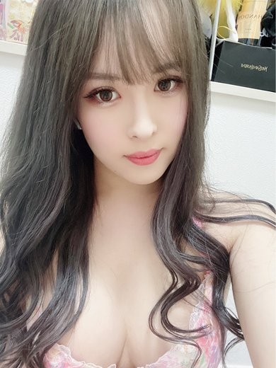 白咲　ユナ