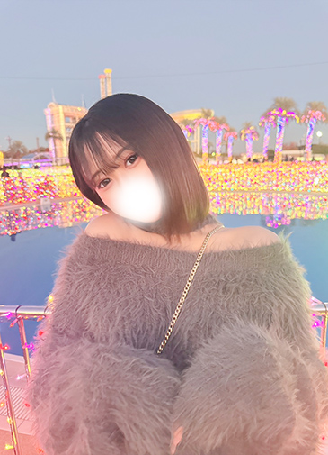大人気の予感天然F乳女子大生