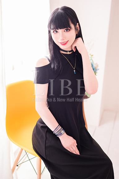 七尾あやは